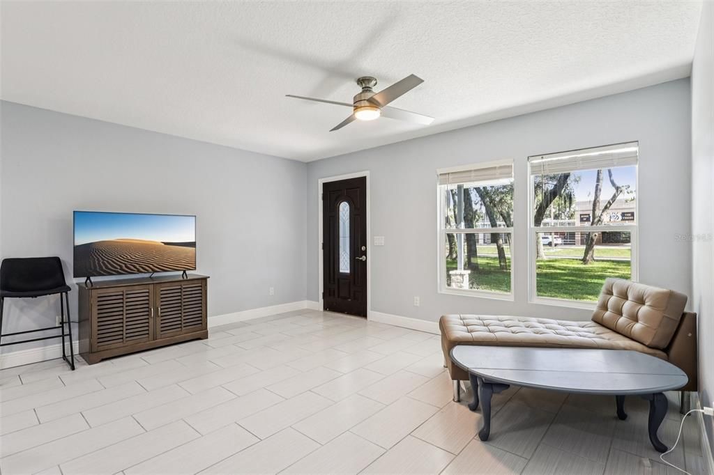 For Sale: $465,000 (3 beds, 2 baths, 1249 Square Feet)