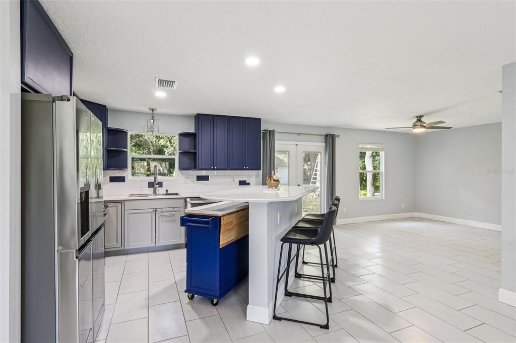 For Sale: $465,000 (3 beds, 2 baths, 1249 Square Feet)