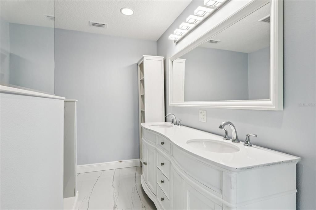 For Sale: $465,000 (3 beds, 2 baths, 1249 Square Feet)