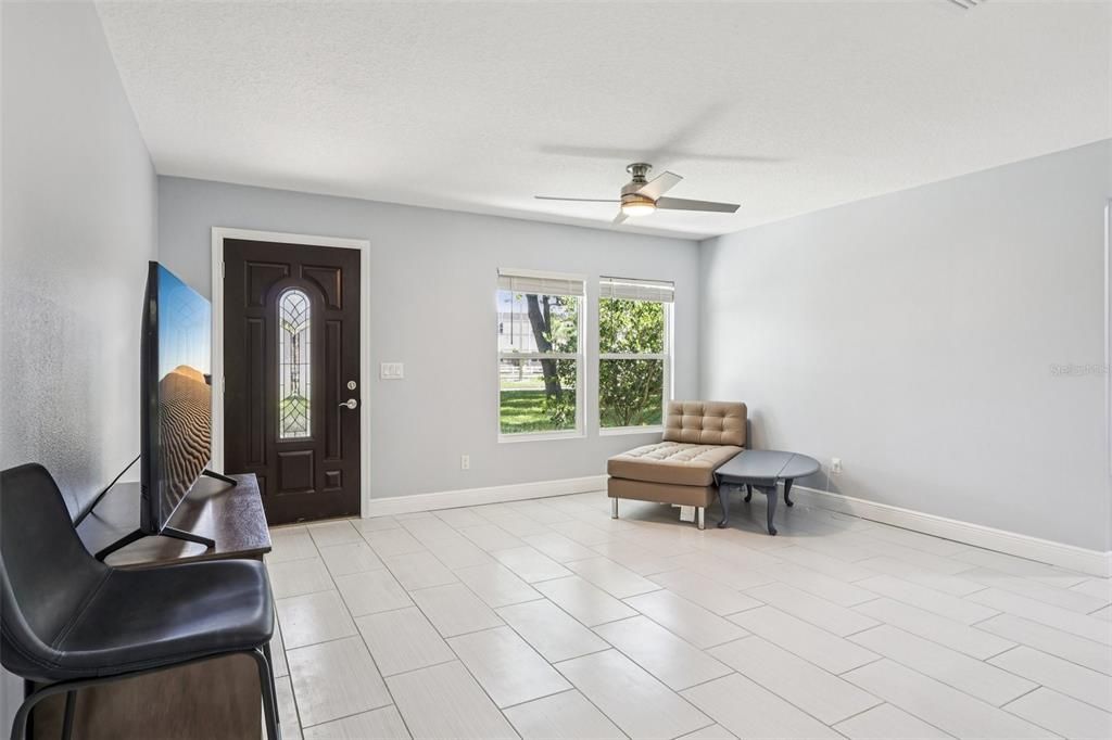 For Sale: $465,000 (3 beds, 2 baths, 1249 Square Feet)