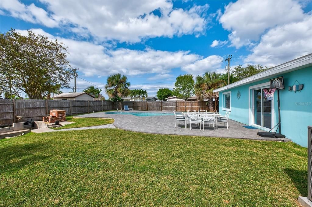 For Sale: $595,000 (3 beds, 2 baths, 1656 Square Feet)