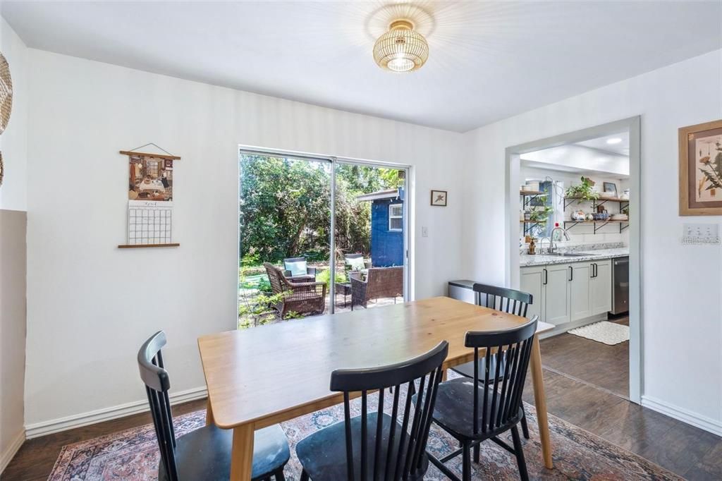 Под контрактом: $2,250 (3 спален, 2 ванн, 1663 Квадратных фут)