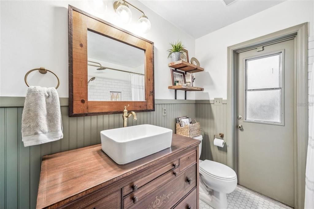 Под контрактом: $2,250 (3 спален, 2 ванн, 1663 Квадратных фут)