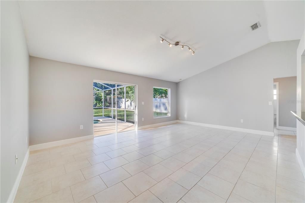 Active With Contract: $299,000 (3 beds, 2 baths, 1470 Square Feet)