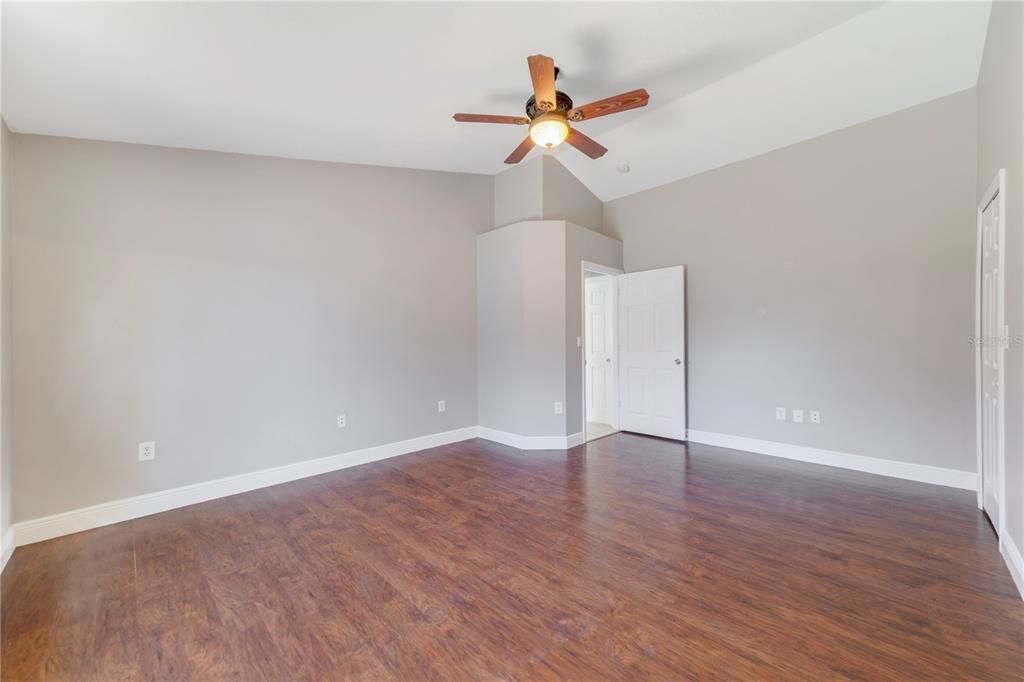 Active With Contract: $299,000 (3 beds, 2 baths, 1470 Square Feet)