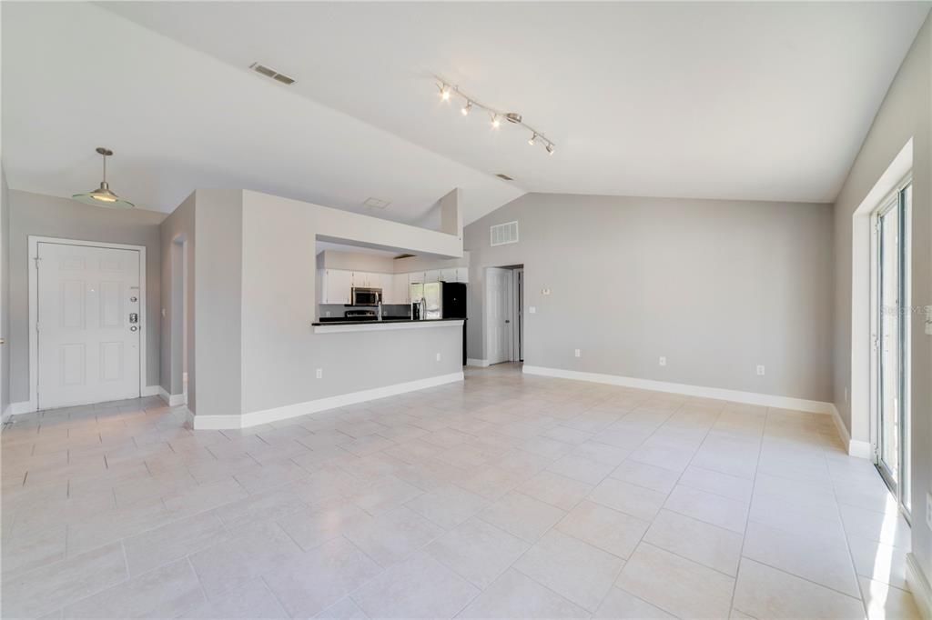 Active With Contract: $299,000 (3 beds, 2 baths, 1470 Square Feet)