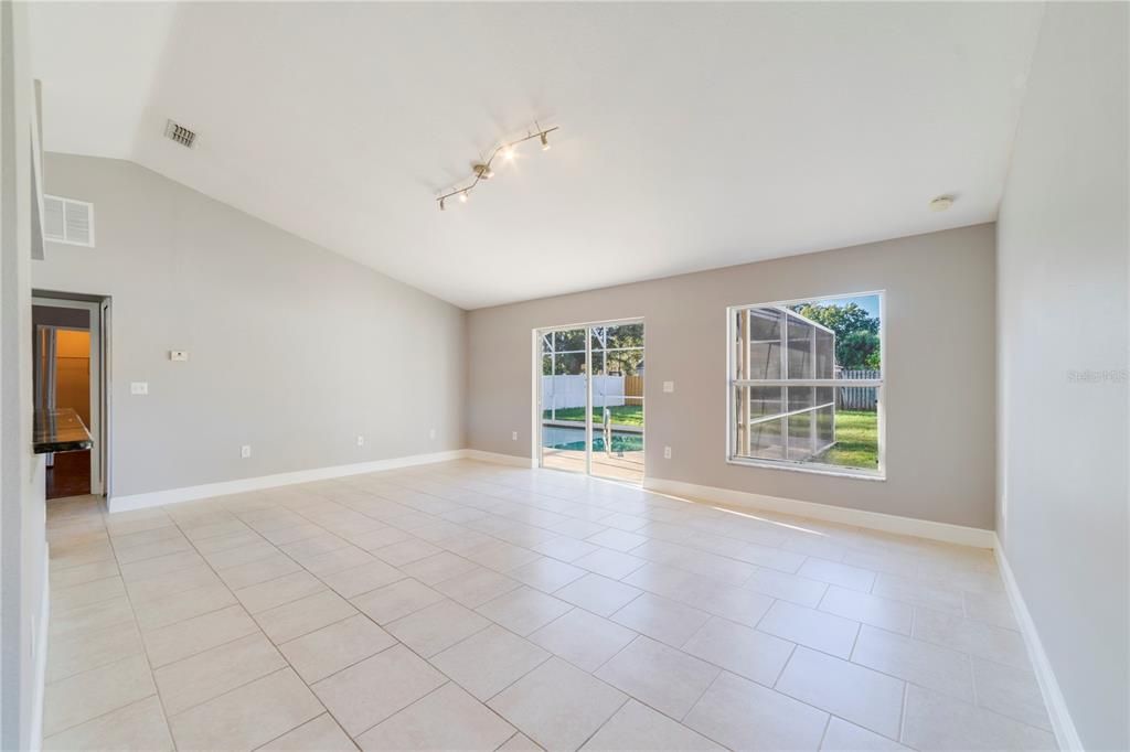 Active With Contract: $299,000 (3 beds, 2 baths, 1470 Square Feet)