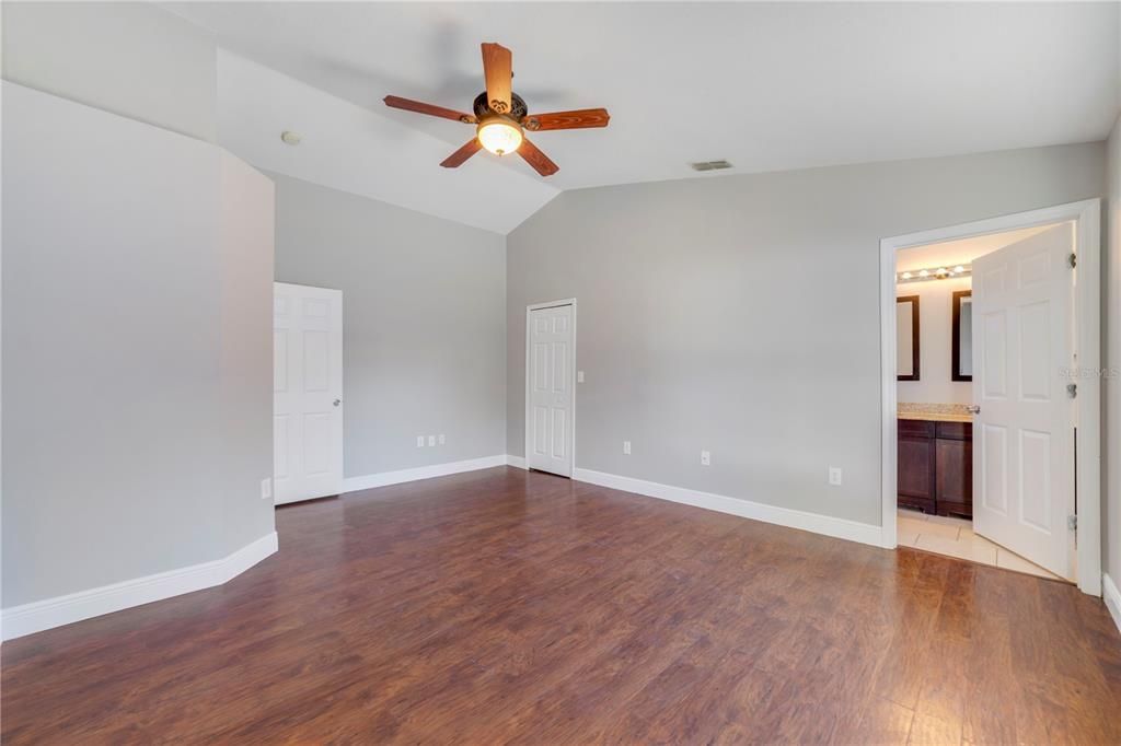 Active With Contract: $299,000 (3 beds, 2 baths, 1470 Square Feet)