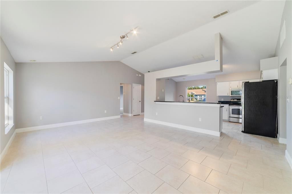 Active With Contract: $299,000 (3 beds, 2 baths, 1470 Square Feet)