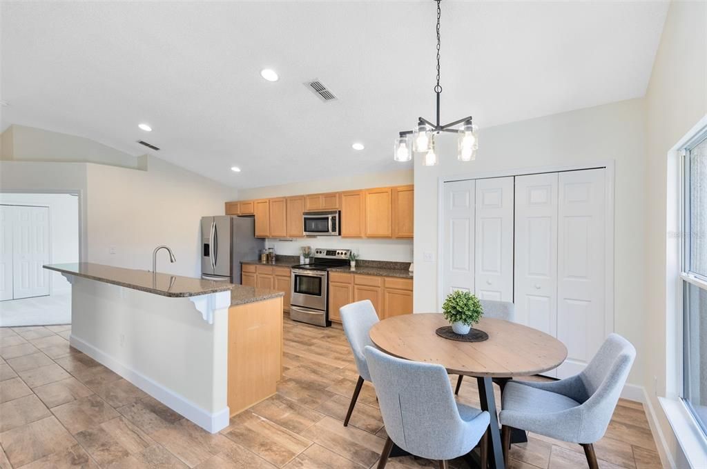 Activo con contrato: $315,000 (4 camas, 2 baños, 1772 Pies cuadrados)