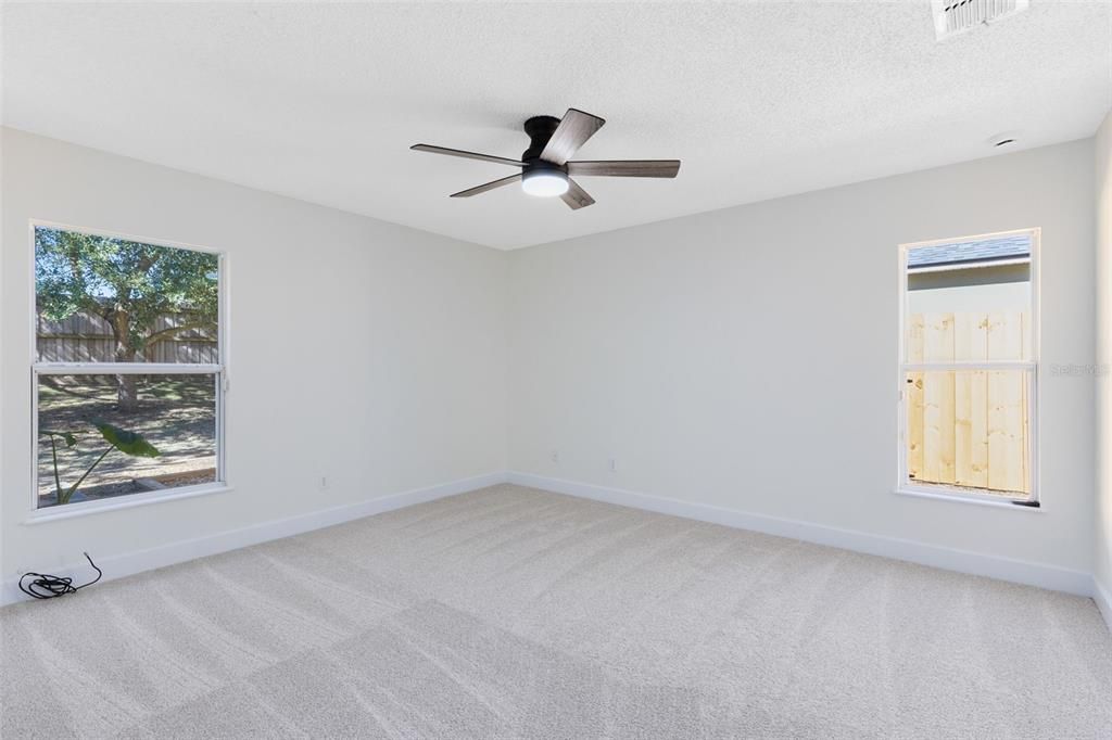 Activo con contrato: $315,000 (4 camas, 2 baños, 1772 Pies cuadrados)