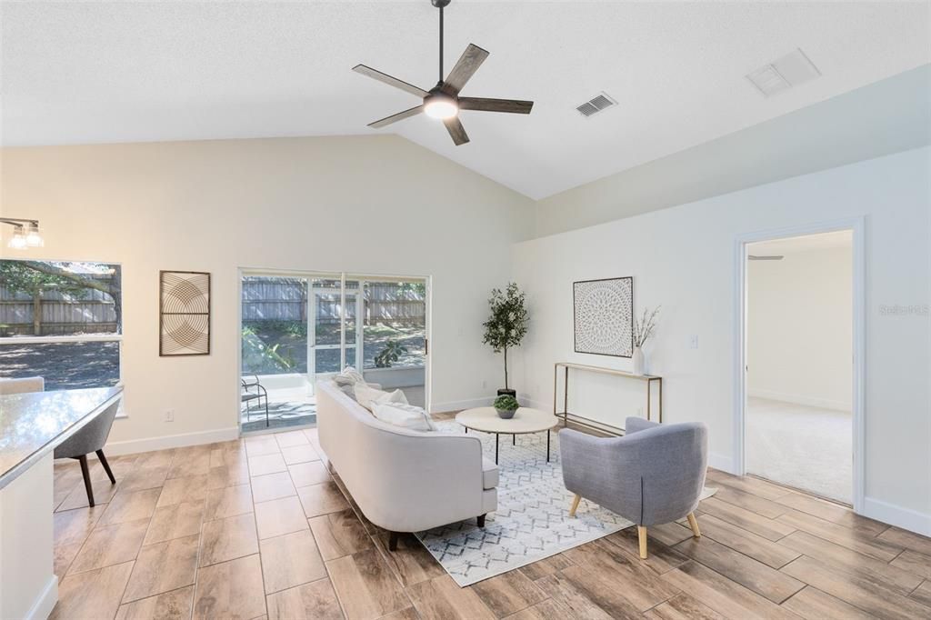 Activo con contrato: $315,000 (4 camas, 2 baños, 1772 Pies cuadrados)