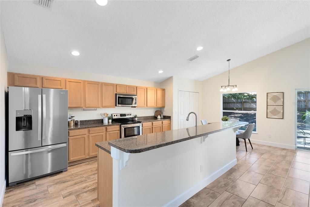 Activo con contrato: $315,000 (4 camas, 2 baños, 1772 Pies cuadrados)