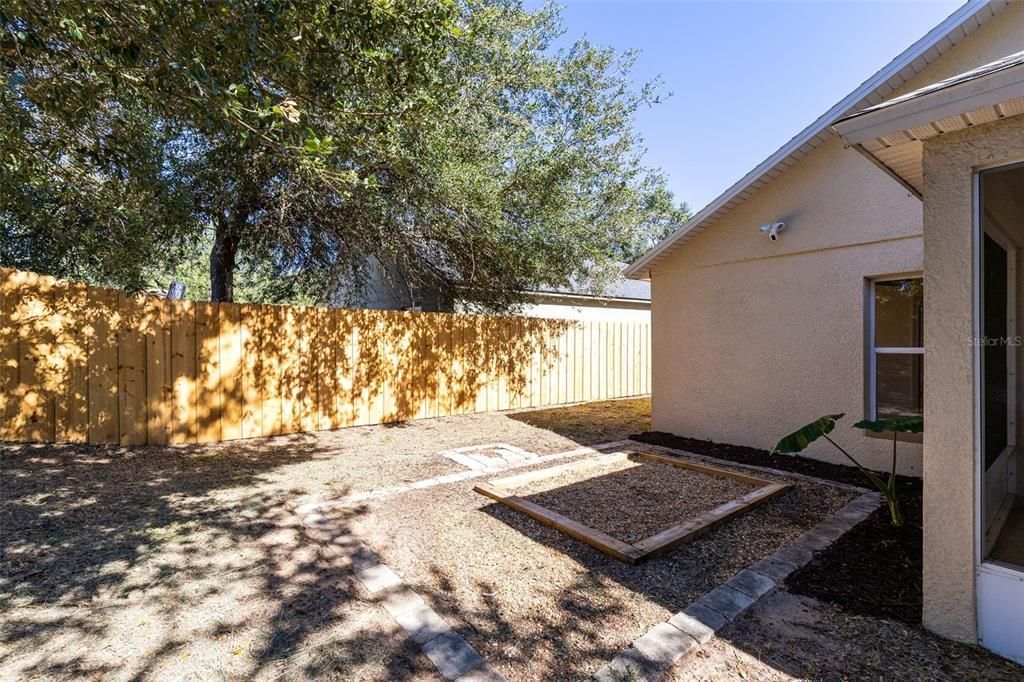 Activo con contrato: $315,000 (4 camas, 2 baños, 1772 Pies cuadrados)