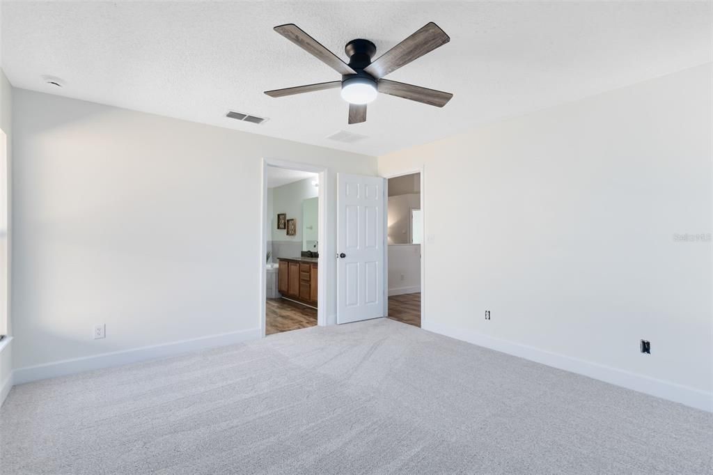 Activo con contrato: $315,000 (4 camas, 2 baños, 1772 Pies cuadrados)