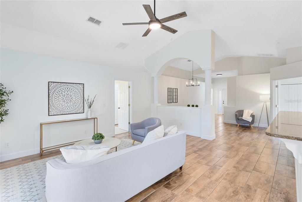 Activo con contrato: $315,000 (4 camas, 2 baños, 1772 Pies cuadrados)