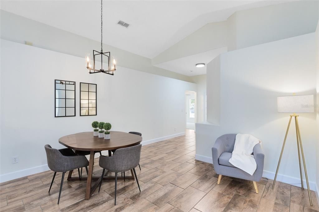 Activo con contrato: $315,000 (4 camas, 2 baños, 1772 Pies cuadrados)