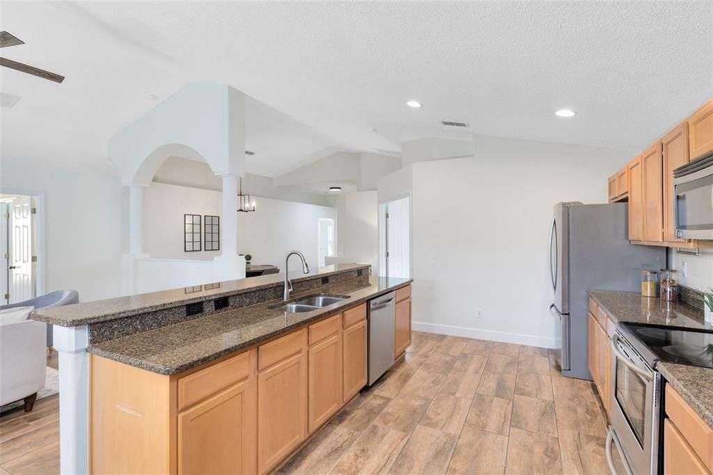 Activo con contrato: $315,000 (4 camas, 2 baños, 1772 Pies cuadrados)