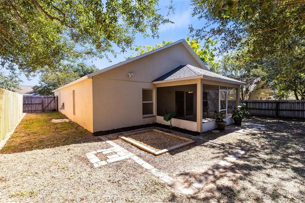 Activo con contrato: $315,000 (4 camas, 2 baños, 1772 Pies cuadrados)