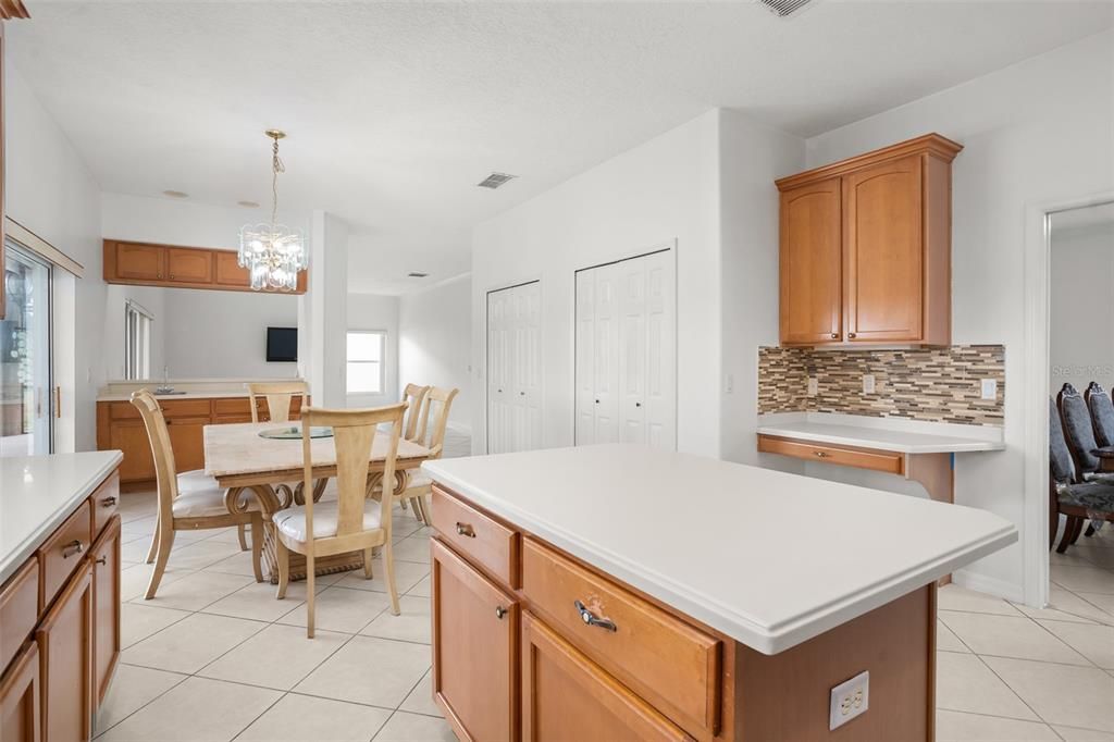 В аренду: $4,500 (5 спален, 4 ванн, 4204 Квадратных фут)