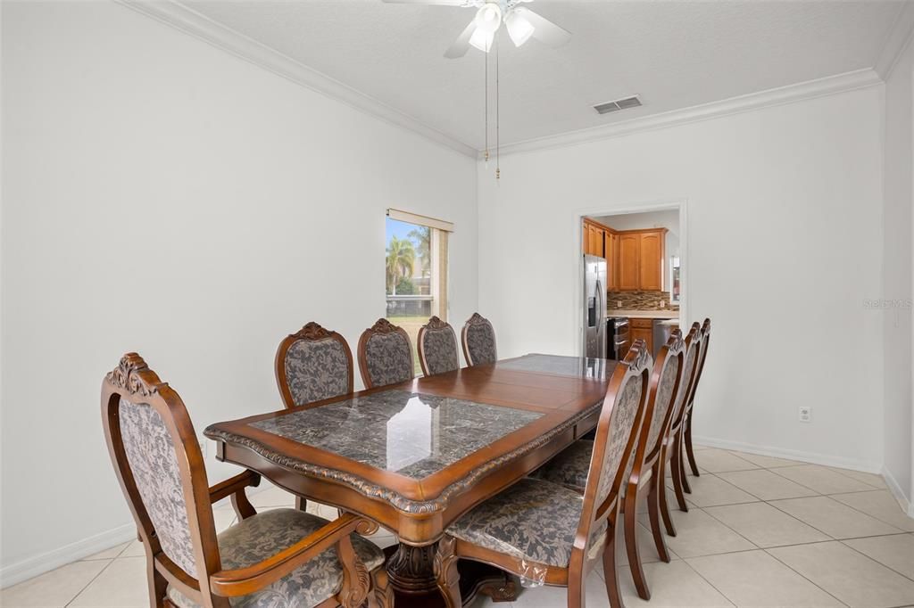 В аренду: $4,500 (5 спален, 4 ванн, 4204 Квадратных фут)