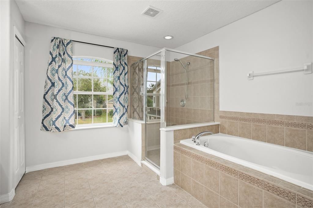 В аренду: $4,500 (5 спален, 4 ванн, 4204 Квадратных фут)