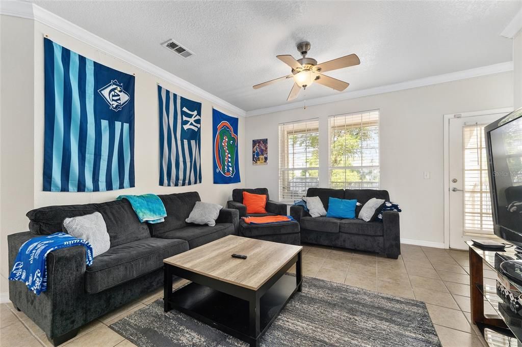 На продажу: $405,000 (3 спален, 3 ванн, 1296 Квадратных фут)