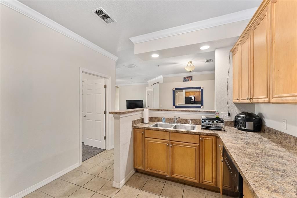 На продажу: $405,000 (3 спален, 3 ванн, 1296 Квадратных фут)