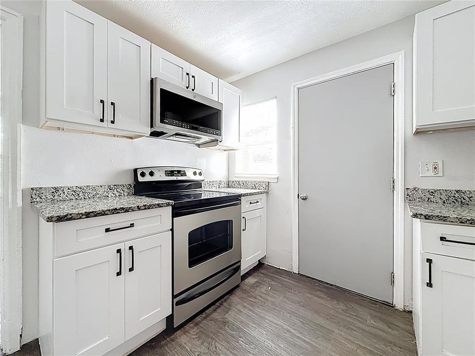 В аренду: $1,750 (3 спален, 1 ванн, 900 Квадратных фут)