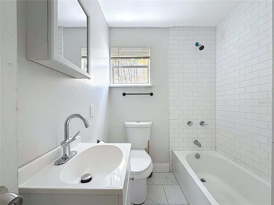 В аренду: $1,750 (3 спален, 1 ванн, 900 Квадратных фут)