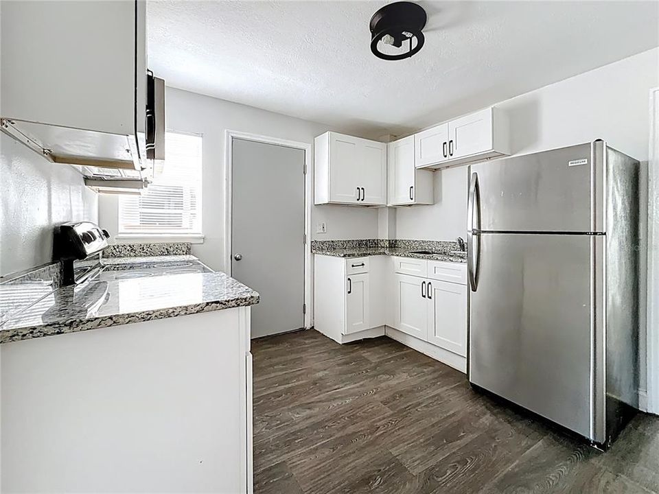 В аренду: $1,750 (3 спален, 1 ванн, 900 Квадратных фут)