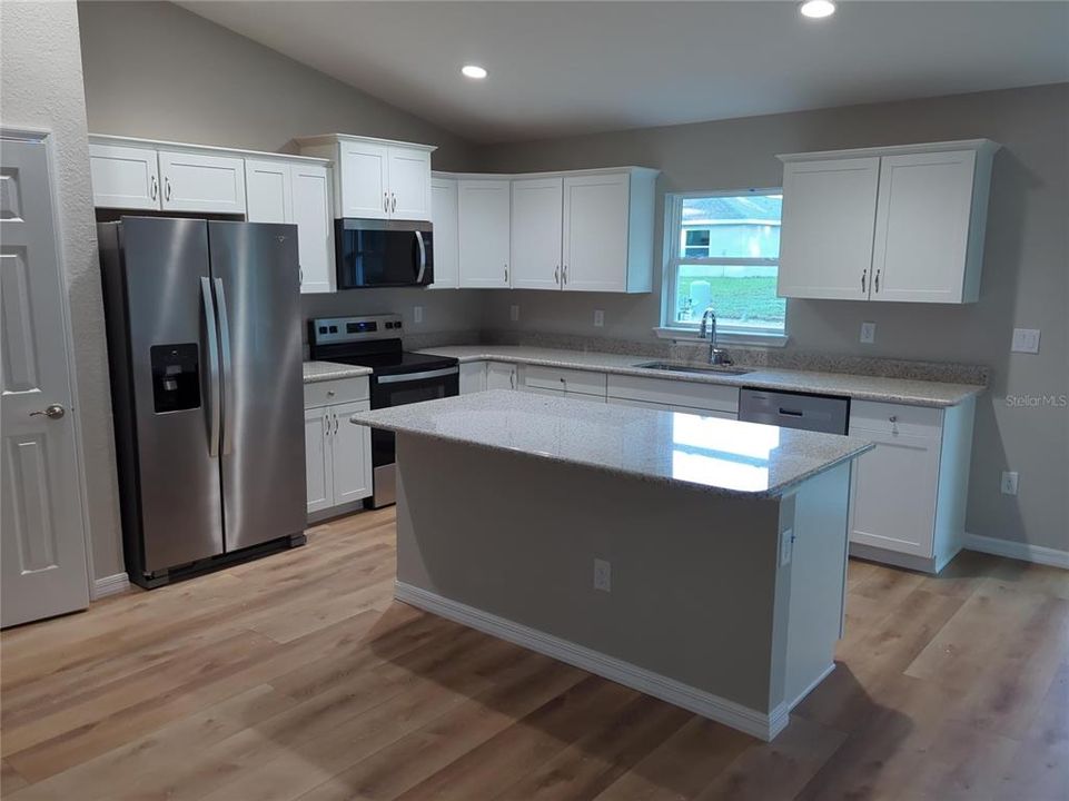 待售: $240,000 (3 贝兹, 2 浴室, 1399 平方英尺)