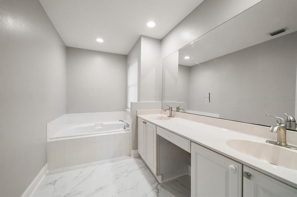 待售: $995,000 (2 贝兹, 2 浴室, 1760 平方英尺)