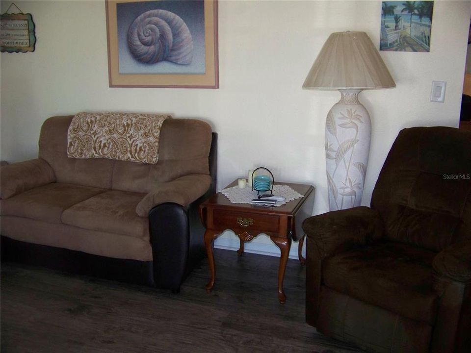 На продажу: $127,000 (2 спален, 2 ванн, 1064 Квадратных фут)