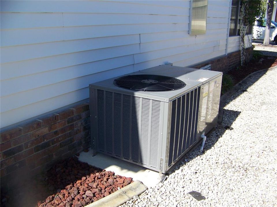 На продажу: $127,000 (2 спален, 2 ванн, 1064 Квадратных фут)