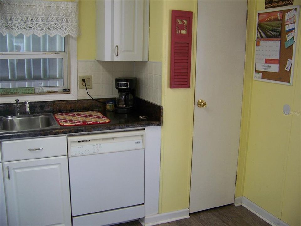 На продажу: $127,000 (2 спален, 2 ванн, 1064 Квадратных фут)