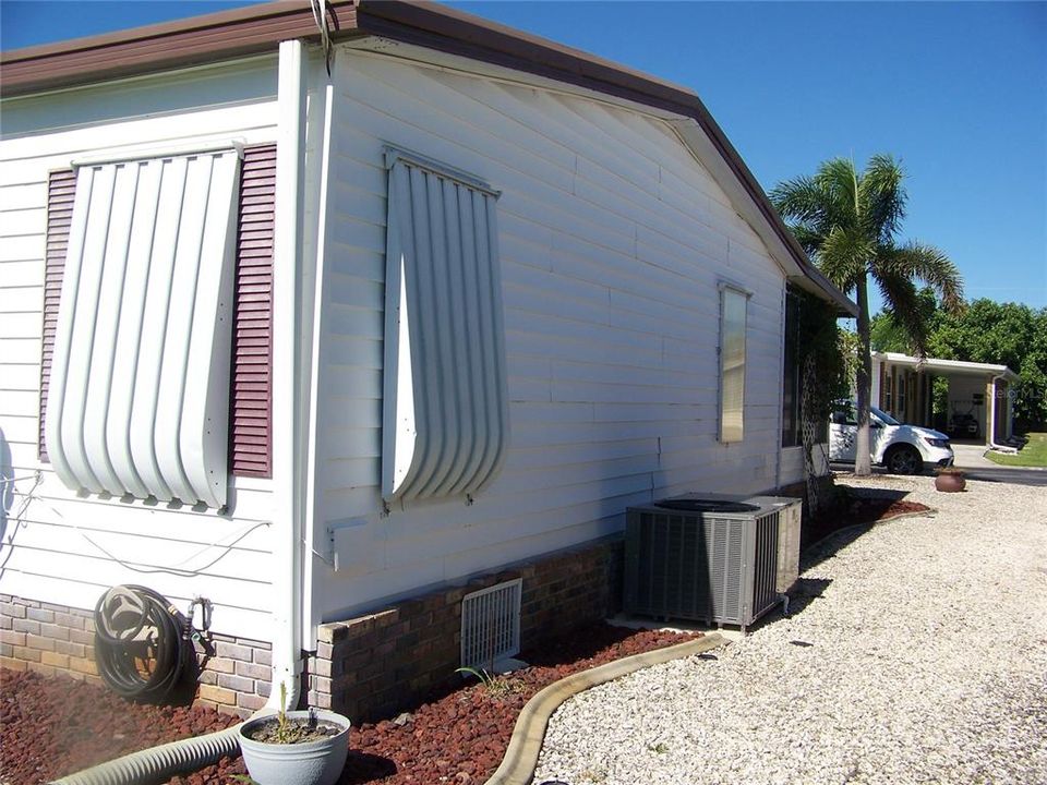 На продажу: $127,000 (2 спален, 2 ванн, 1064 Квадратных фут)