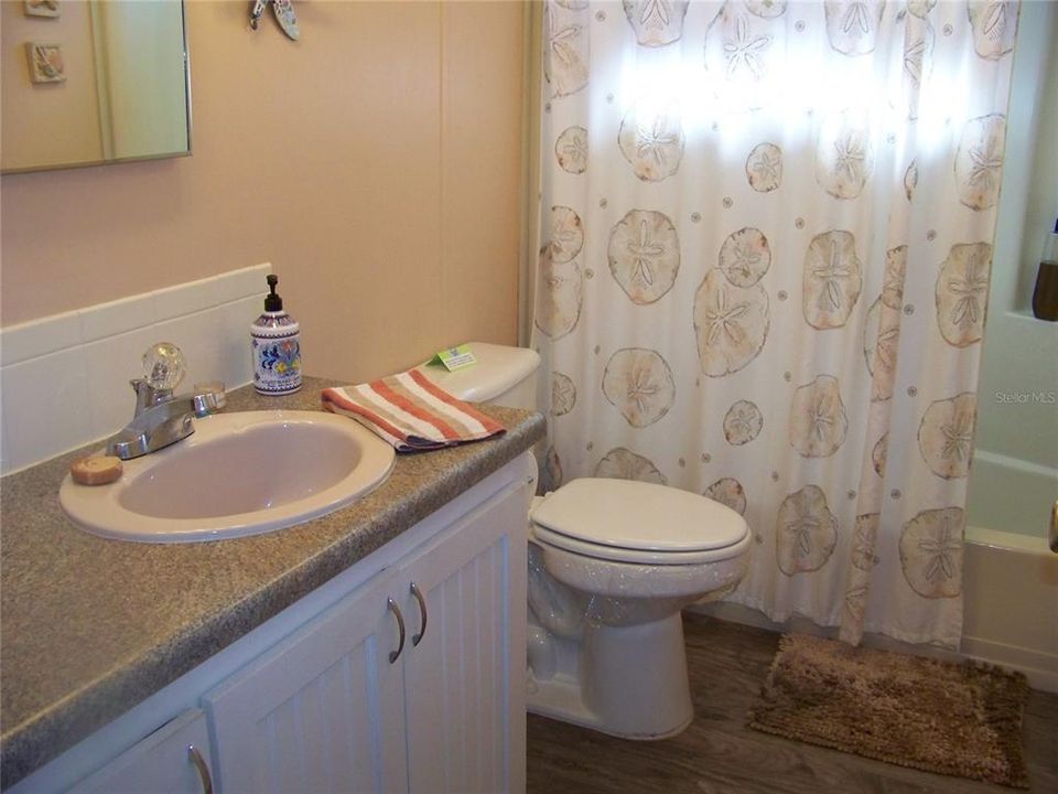 На продажу: $127,000 (2 спален, 2 ванн, 1064 Квадратных фут)