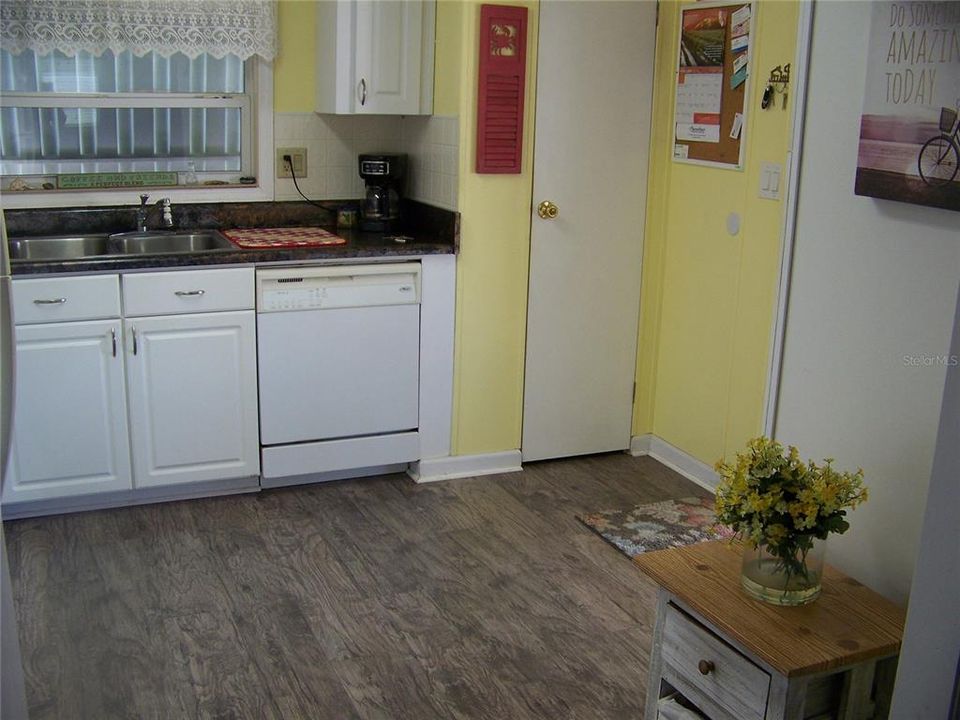 На продажу: $127,000 (2 спален, 2 ванн, 1064 Квадратных фут)