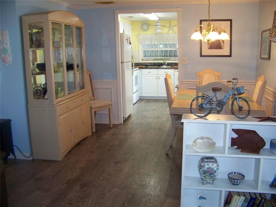 На продажу: $127,000 (2 спален, 2 ванн, 1064 Квадратных фут)