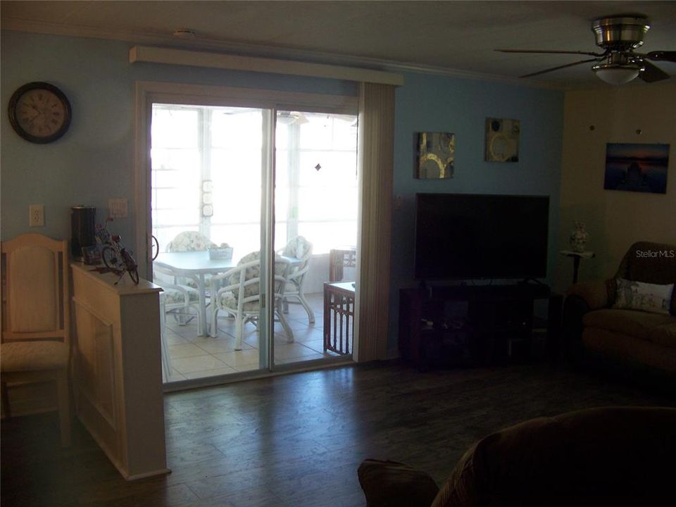 На продажу: $127,000 (2 спален, 2 ванн, 1064 Квадратных фут)