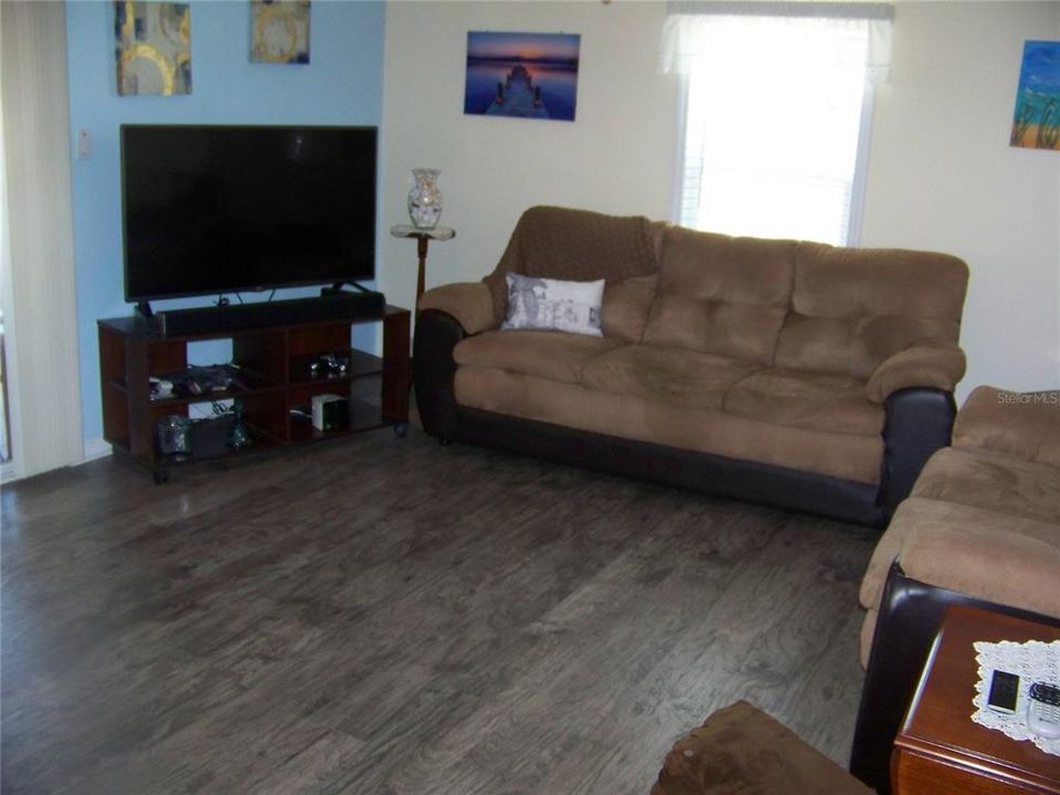 На продажу: $127,000 (2 спален, 2 ванн, 1064 Квадратных фут)