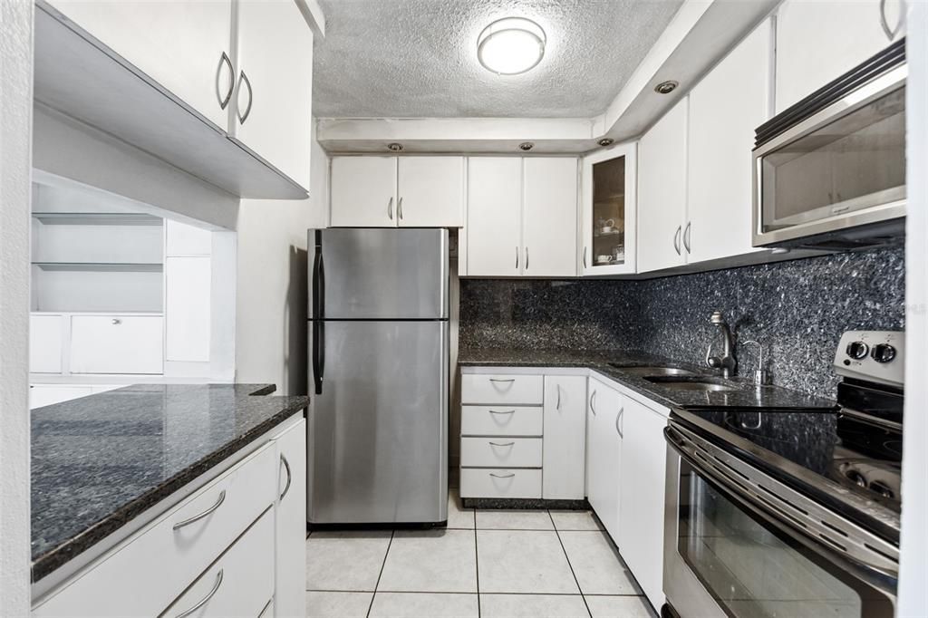 На продажу: $375,000 (1 спален, 1 ванн, 739 Квадратных фут)