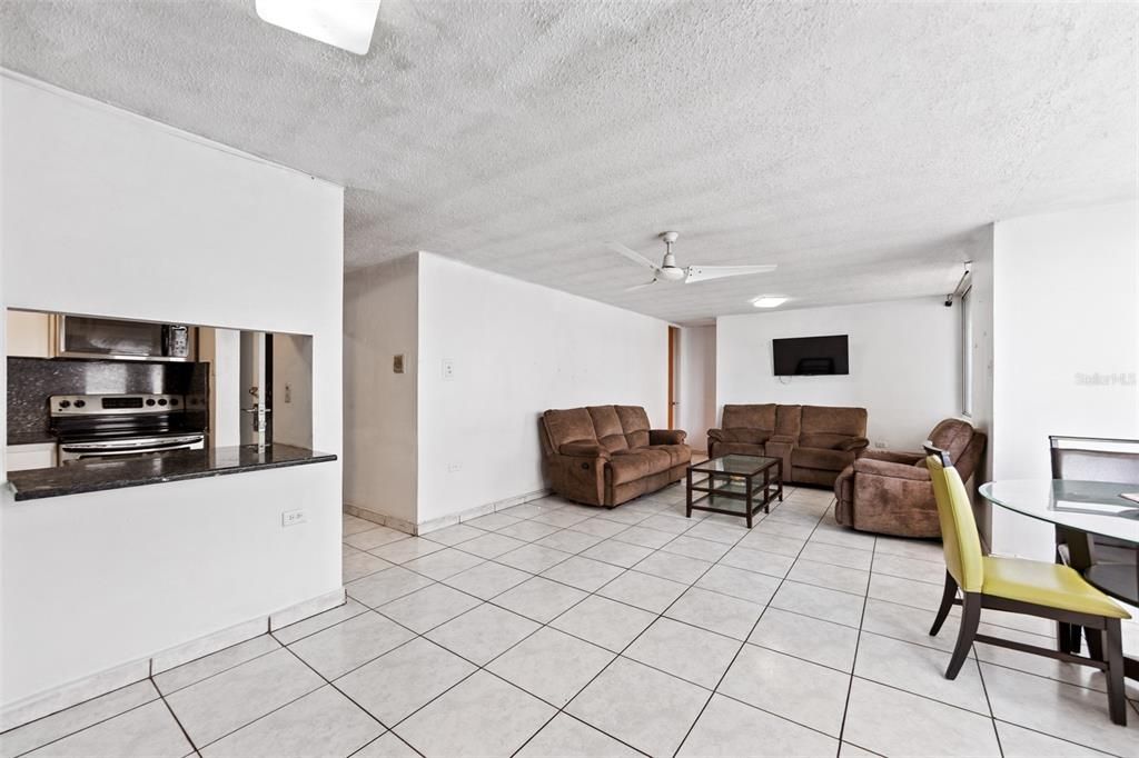 На продажу: $375,000 (1 спален, 1 ванн, 739 Квадратных фут)