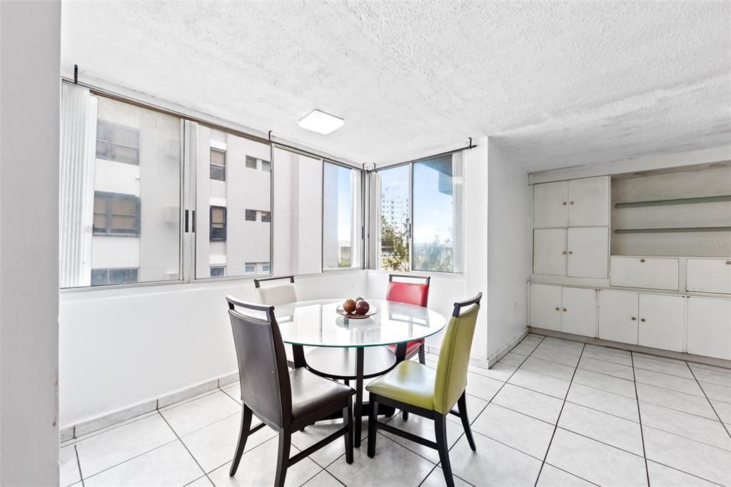 На продажу: $375,000 (1 спален, 1 ванн, 739 Квадратных фут)