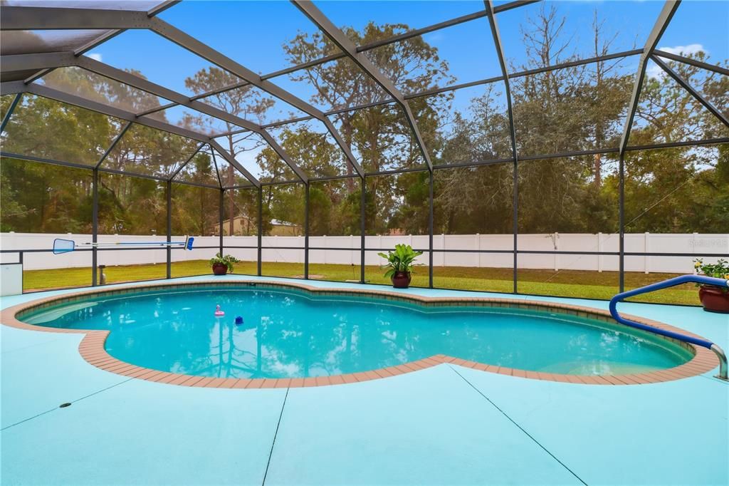 合同活跃: $325,000 (3 贝兹, 2 浴室, 1631 平方英尺)