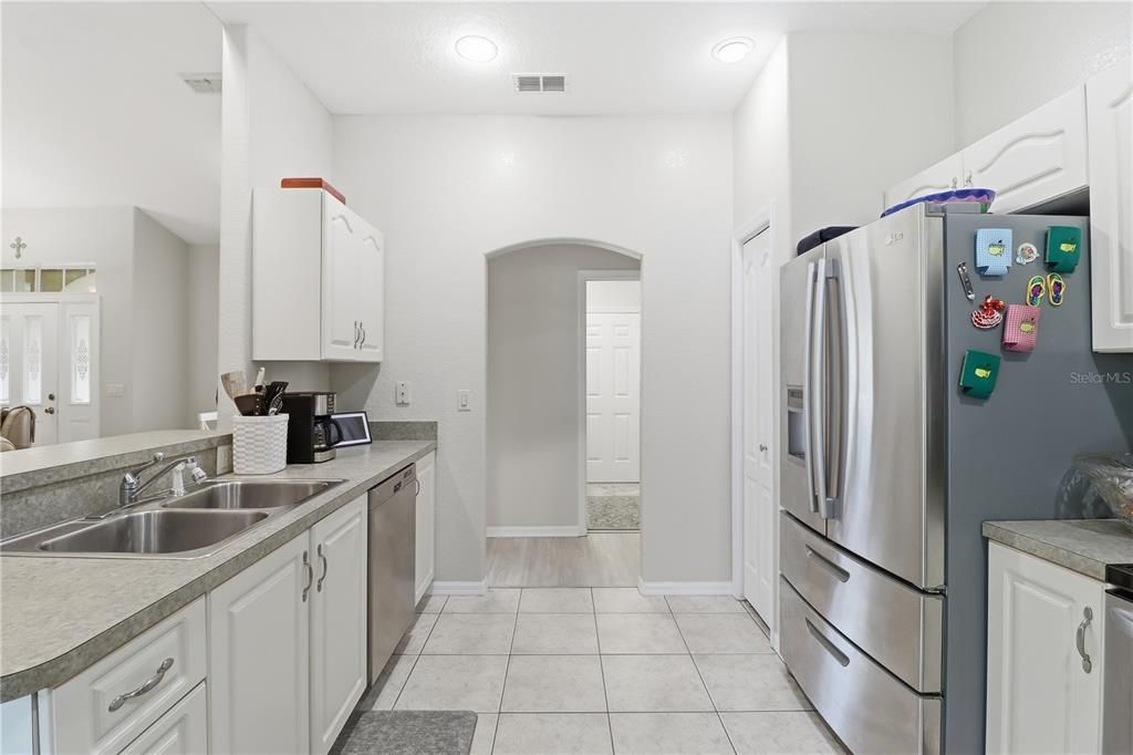 合同活跃: $325,000 (3 贝兹, 2 浴室, 1631 平方英尺)