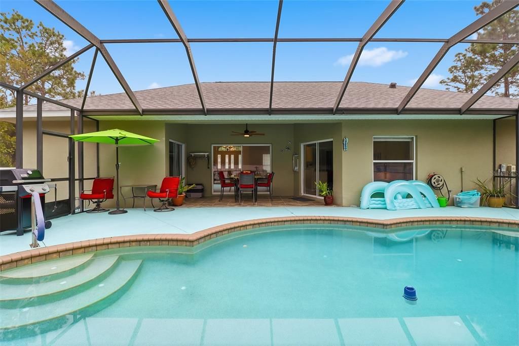 合同活跃: $325,000 (3 贝兹, 2 浴室, 1631 平方英尺)