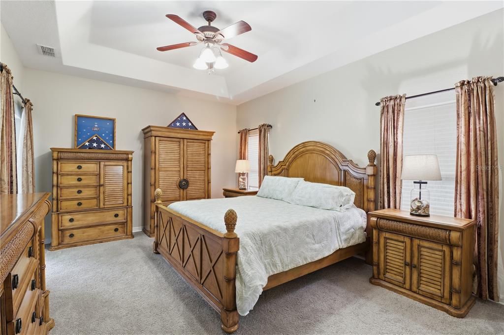 合同活跃: $325,000 (3 贝兹, 2 浴室, 1631 平方英尺)