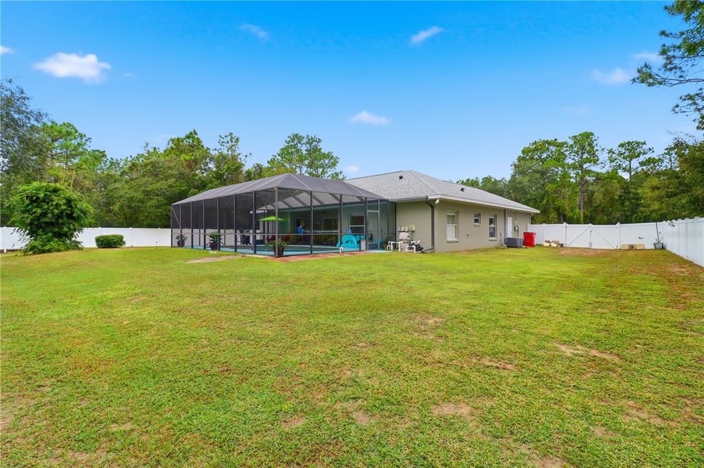 合同活跃: $325,000 (3 贝兹, 2 浴室, 1631 平方英尺)